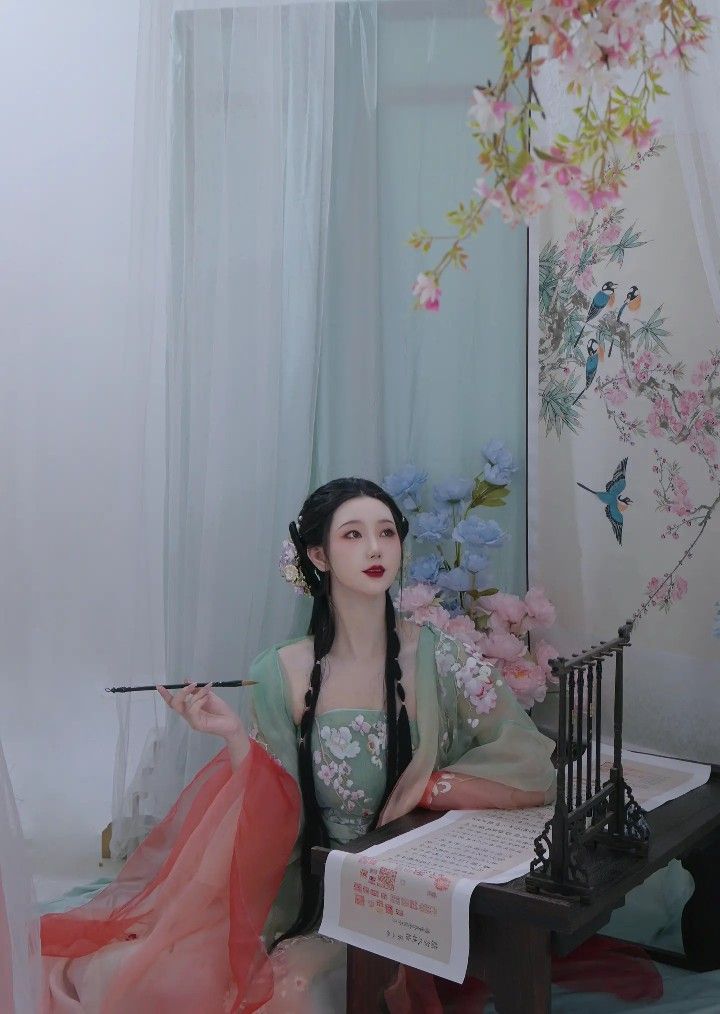 Summer in a Dark Blue Cheongsam:A Stylish and Refreshing Choice
