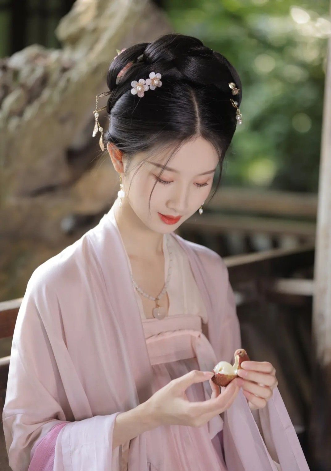 The Splendor of Red Ribbon Hanfu:A Journey into Traditional Chinese Elegance