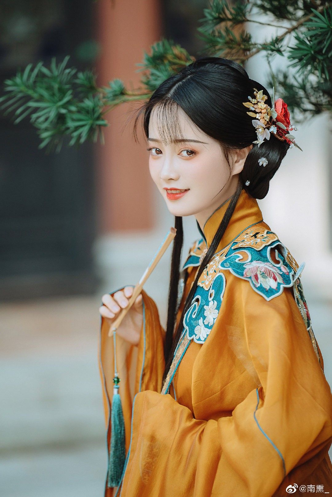 The Enchantment of Red Embroidery Cheongsam:A Tale of Cultural Splendor The Enchantment of Red Embroidery Cheongsam:A Tale of Cultural Splendor