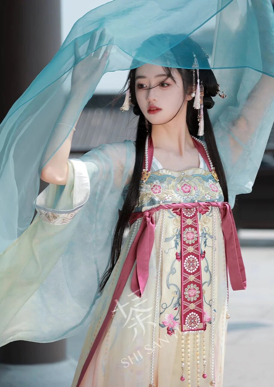Authentic Hanfu Costumes of the Jin and Ji Period:A Closer Look Authentic Hanfu Costumes of the Jin and Ji Period:A Closer Look
