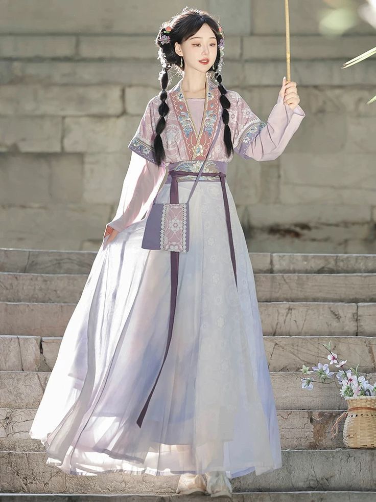 The Elegance of Qipao:A Cultural Journey Through the Atmosphere