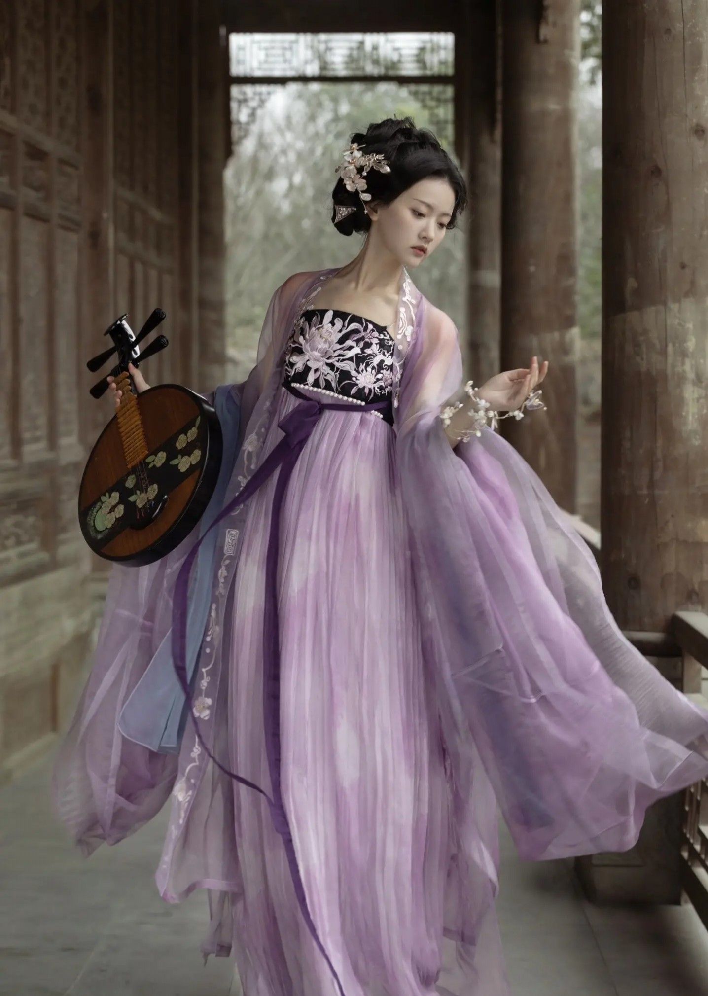 The Charm of Waist Chains in Traditional Hanfu Costumes:Embracing the Chest with Elegance