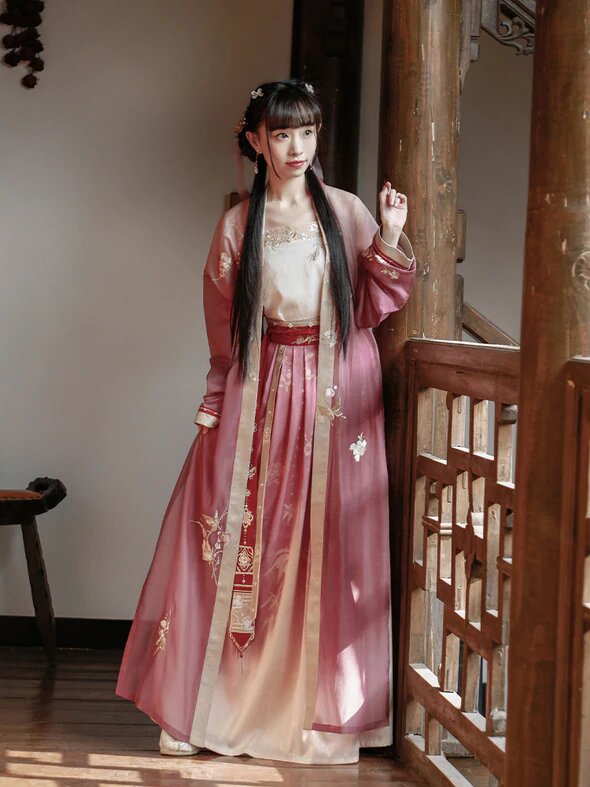 A Guide to Pink-Hue Hanfu Headwear:Exploring the Elegance of Traditional Chinese Headdresses