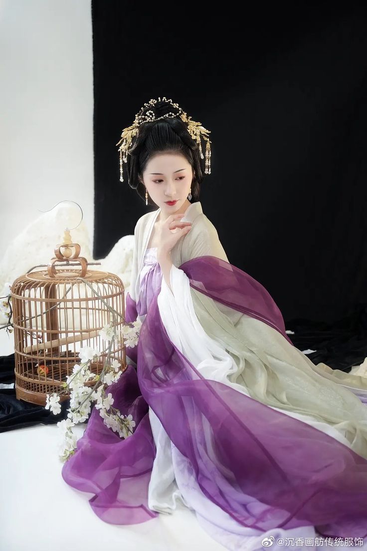 A 3-Year-Old Girls Enchanting Journey into Ancient Costume