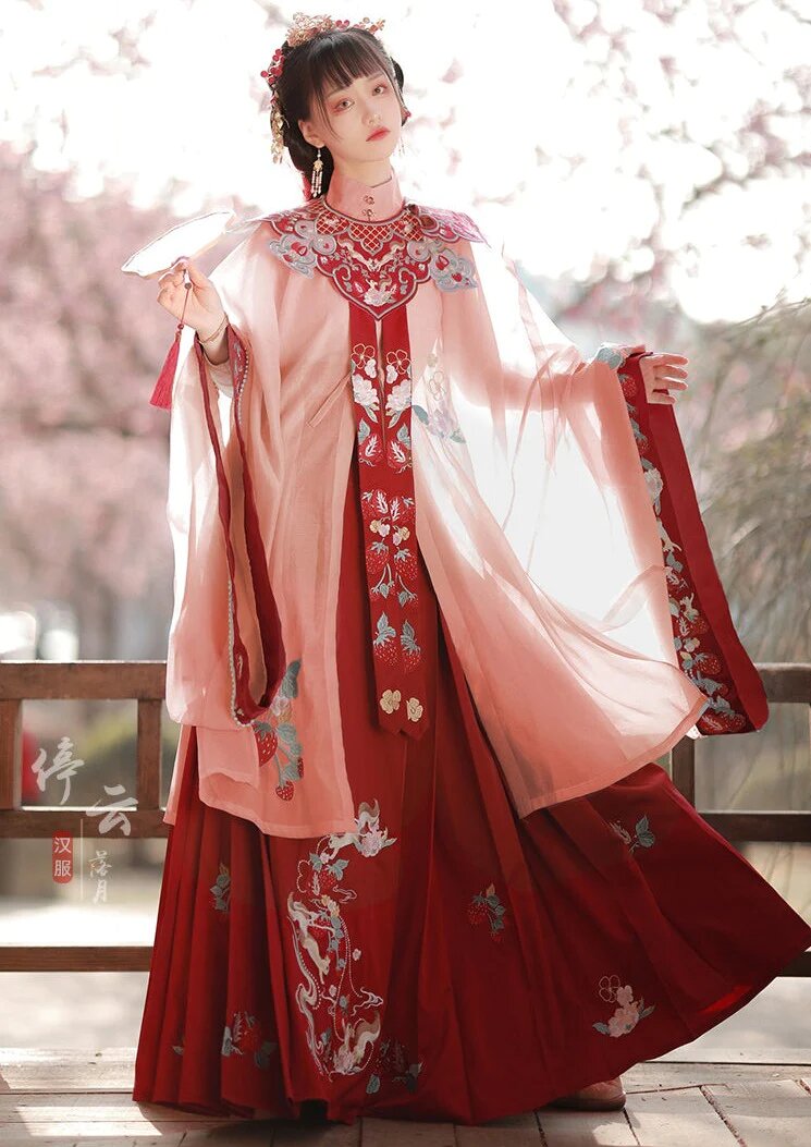 Zizhuan Hanfu:Originality in Traditional Chinese Fashion