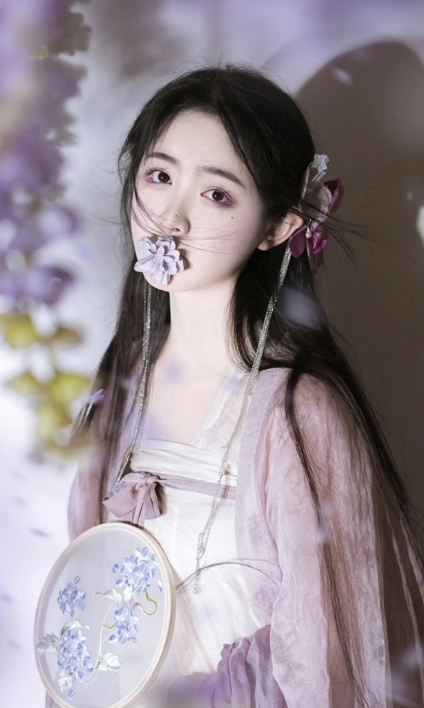 Elite Shanghai Cheongsam:A Glamor of Traditional Elegance Elite Shanghai Cheongsam:A Glamor of Traditional Elegance