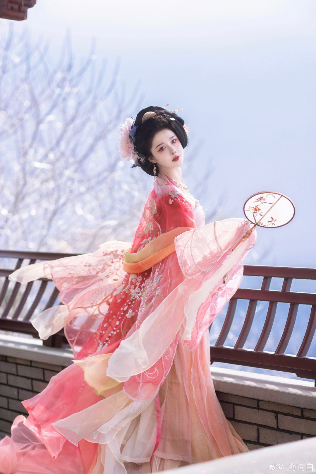Shanghai Tan Qipao:The Evolution of Modern Chinese Fashion