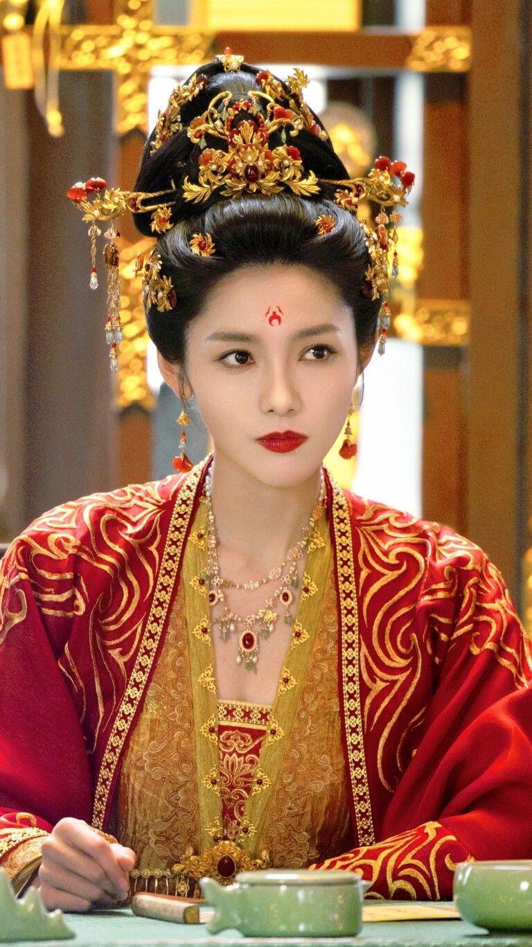 The Elegance of Cheongsam:The Iconic Dress of Chinese Matrons in the Republic Era