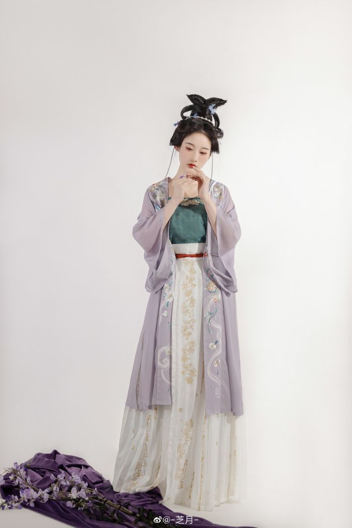 Autumn and Winter Fashion for Petite Women:The Charm of Mamenqun Blouse with Horseface Skirt Autumn and Winter Fashion for Petite Women:The Charm of Mamenqun Blouse with Horseface Skirt
