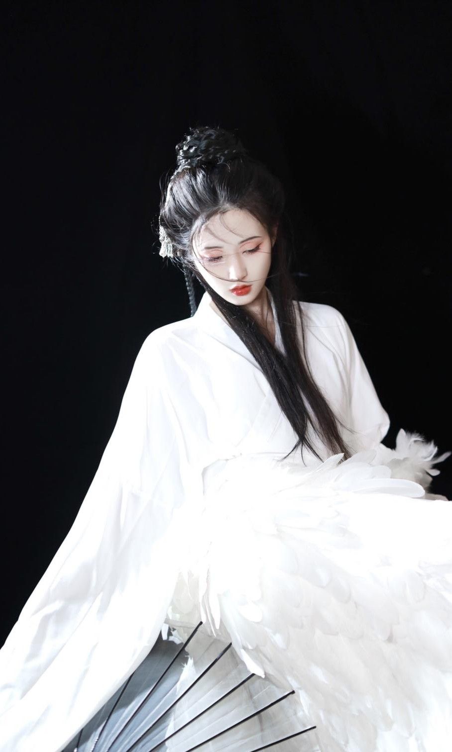 The Enigma of Cheongsam:The Leg-Covering Charm of Traditional Chinese Dress