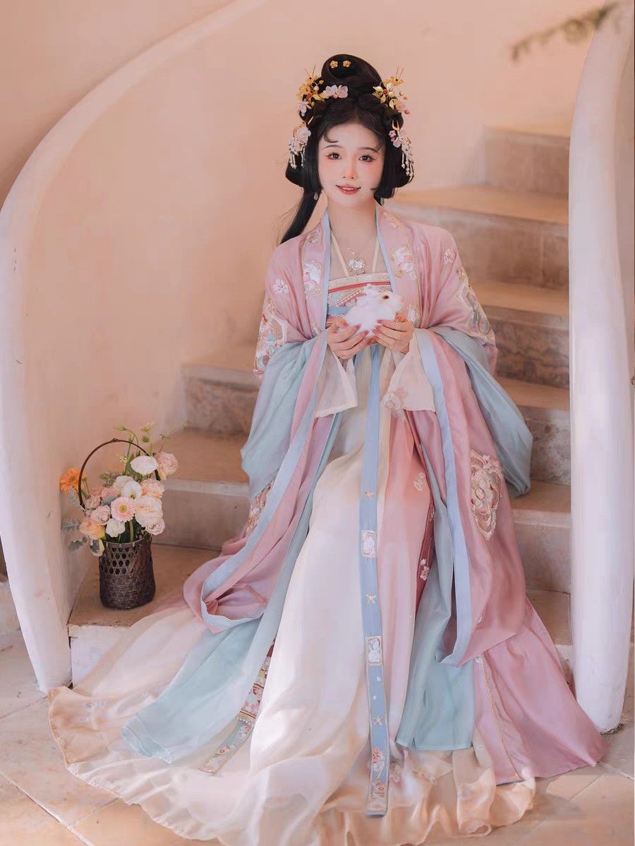 Ancient Hanfu in the Starry Sky:A Journey Through Time and Tradition