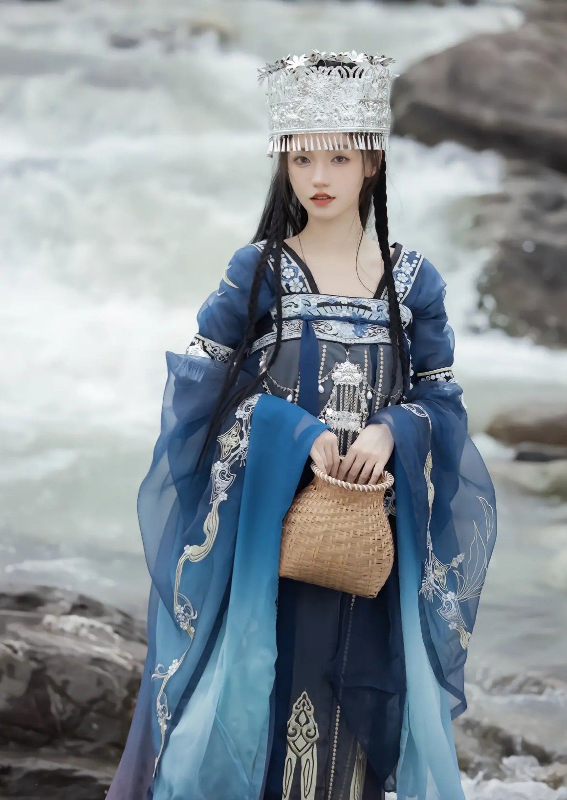 The Revival of Womens Cheongsam:Embracing the Beauty of Age 40-50 The Revival of Womens Cheongsam:Embracing the Beauty of Age 40-50