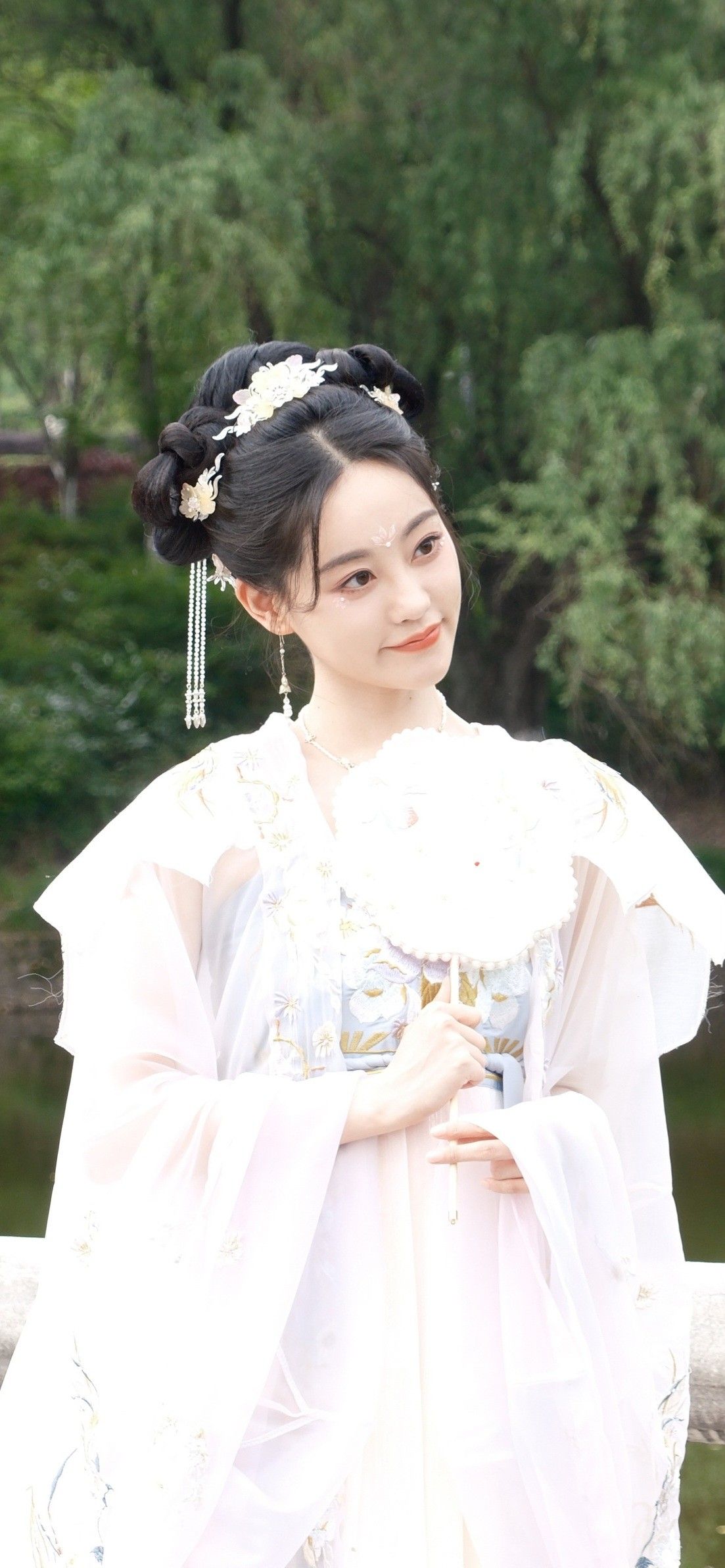 Embracing the Traditional:The Resurgence of Hanfu Fashion and Its Allure