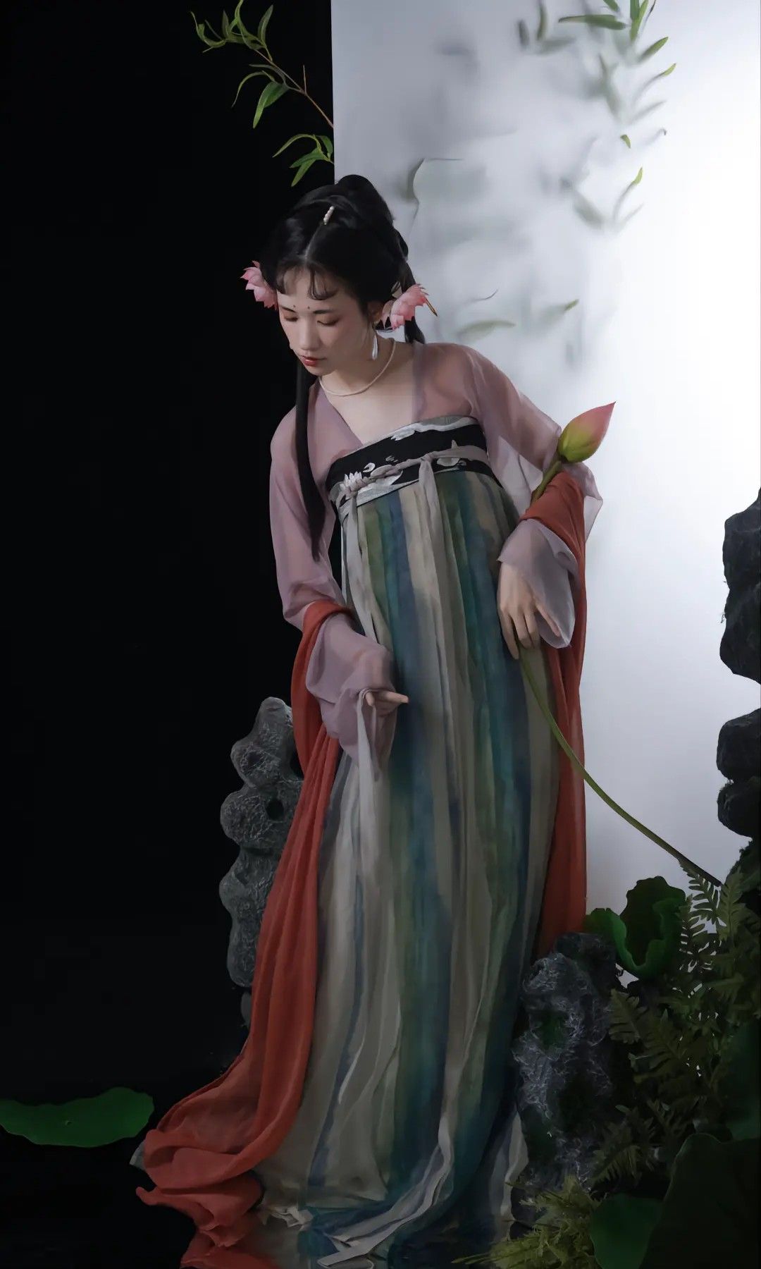 A Glamor of Golden Silk:The Cheongsam Dress with a Modern Twist