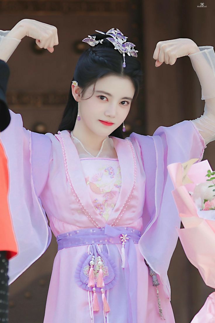 Unifying in Cheongsam Style:A Sibling Gathering Unifying in Cheongsam Style:A Sibling Gathering