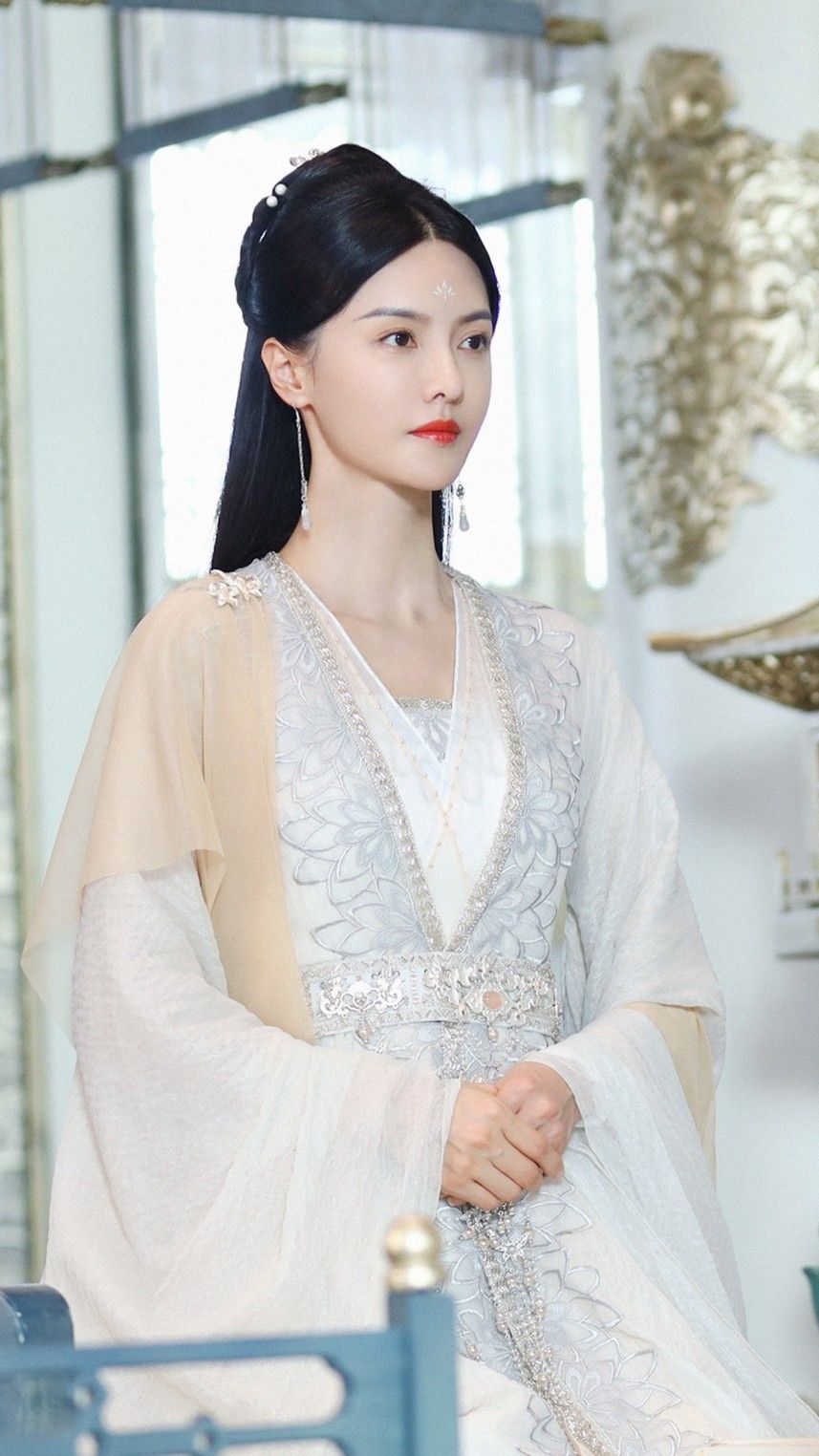 The Charm of Chest-Length Hanfu:A Monolithic Piece of Cultural Splendor The Charm of Chest-Length Hanfu:A Monolithic Piece of Cultural Splendor