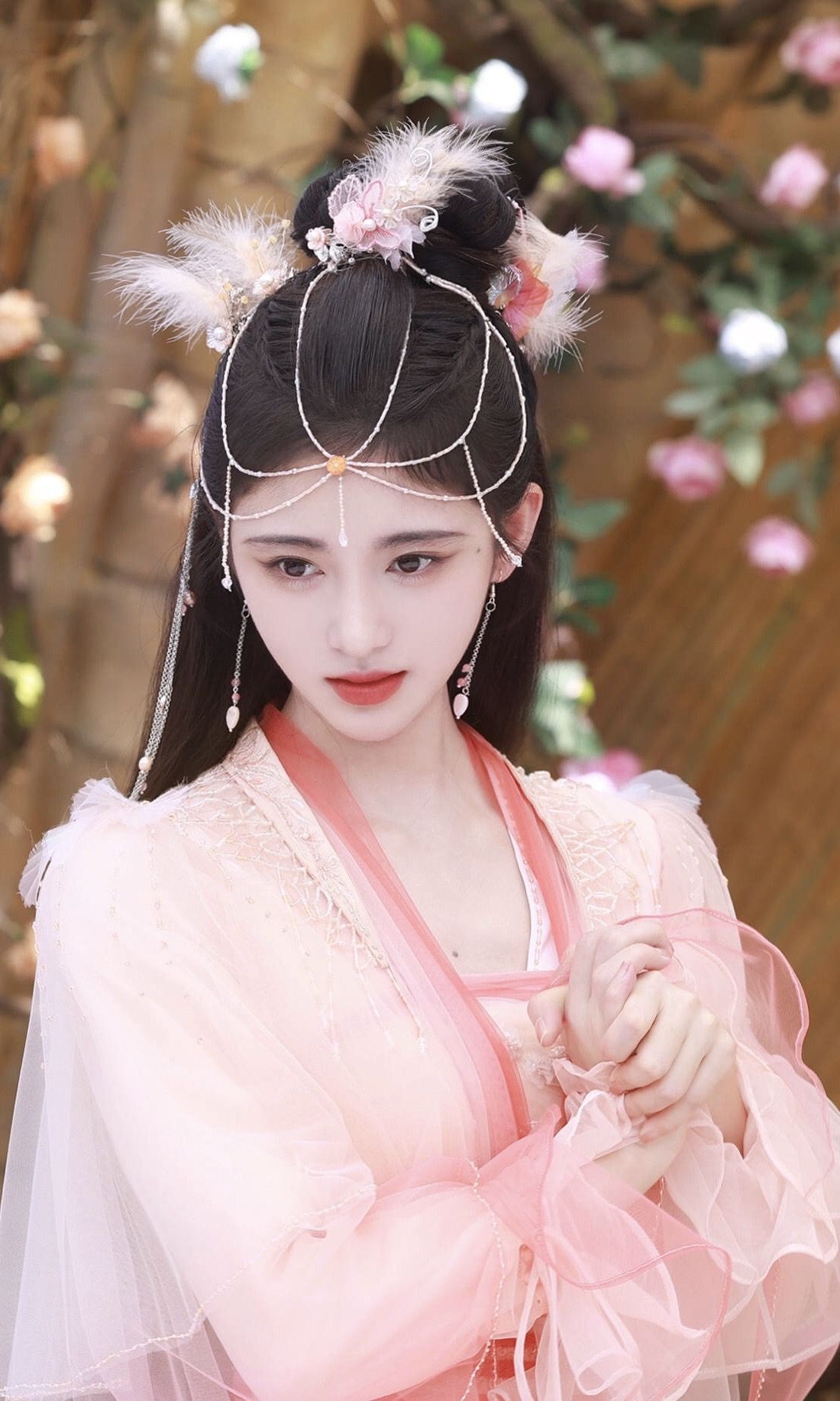 The Charm of Short-Style Hanfu Skirts:A Closer Look into Traditional Chinese Fashion