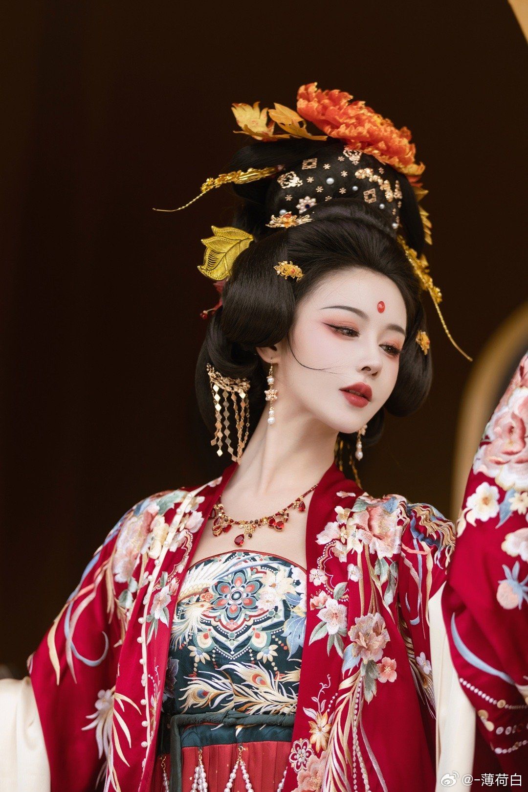 Winter Qipao Styling:Embracing the Elegance of Traditional Chinese Fashion Winter Qipao Styling:Embracing the Elegance of Traditional Chinese Fashion