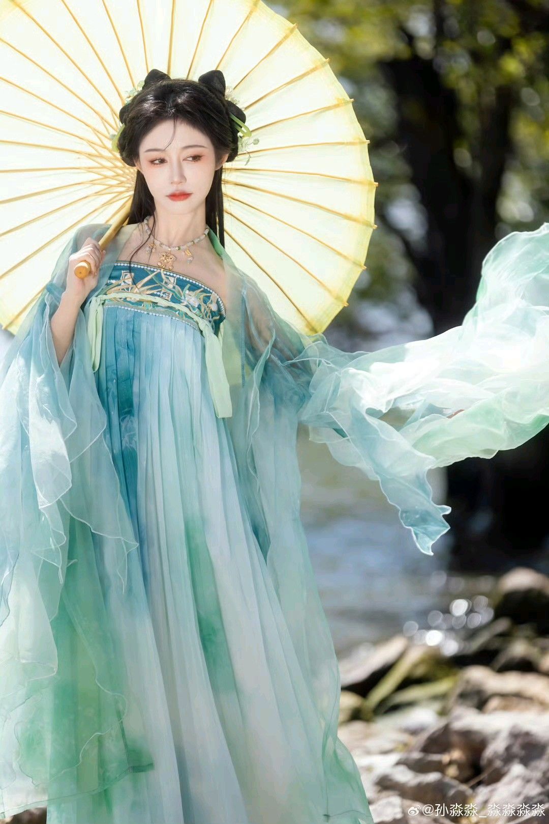 Traditional Elegance:Matching Shoes for Womens Tangzhuang 唐装) Traditional Elegance:Matching Shoes for Womens Tangzhuang 唐装)