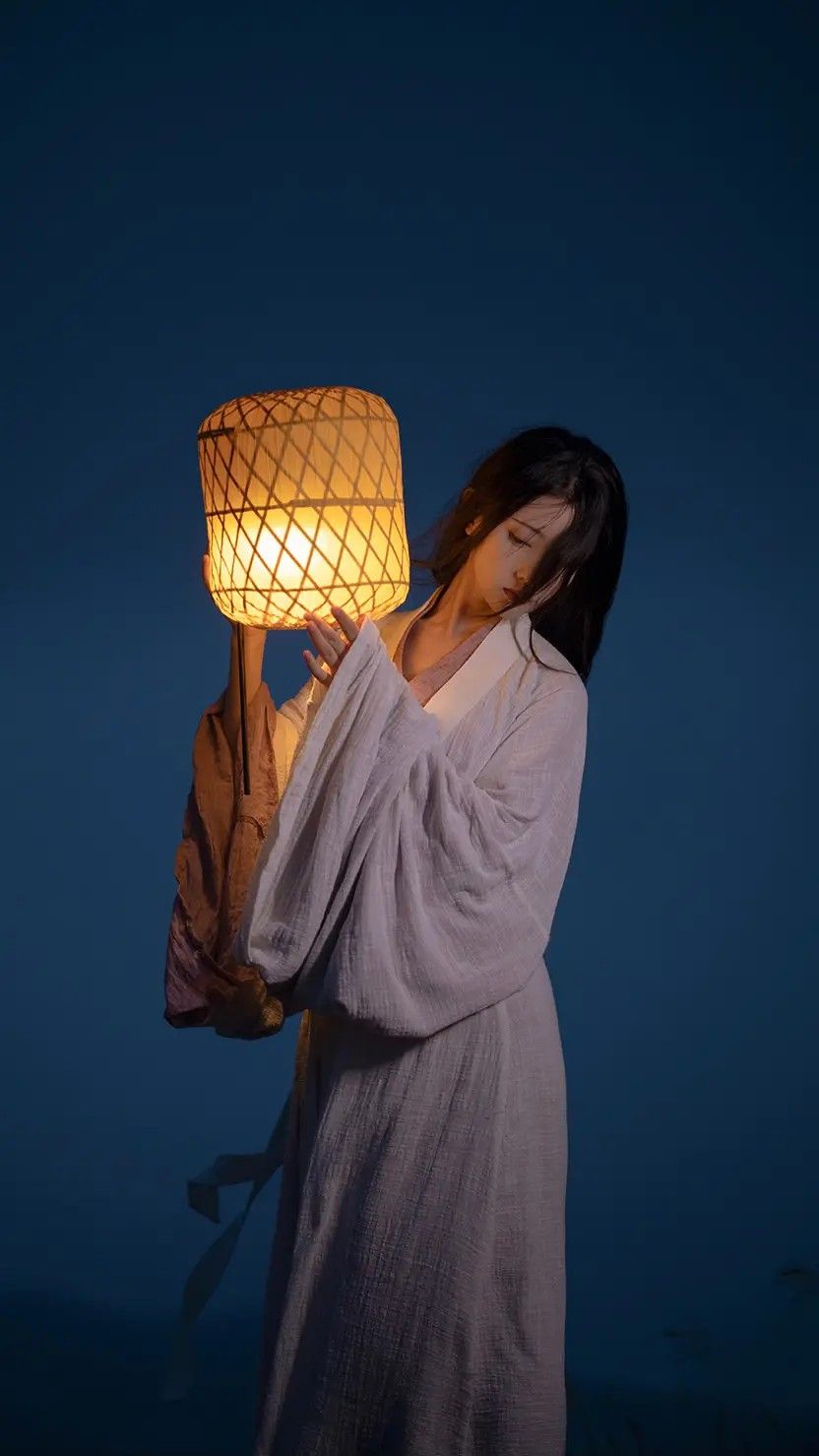 Embracing Original Hanfu:Her Journey into the World of Traditional Chinese Fashion Embracing Original Hanfu:Her Journey into the World of Traditional Chinese Fashion
