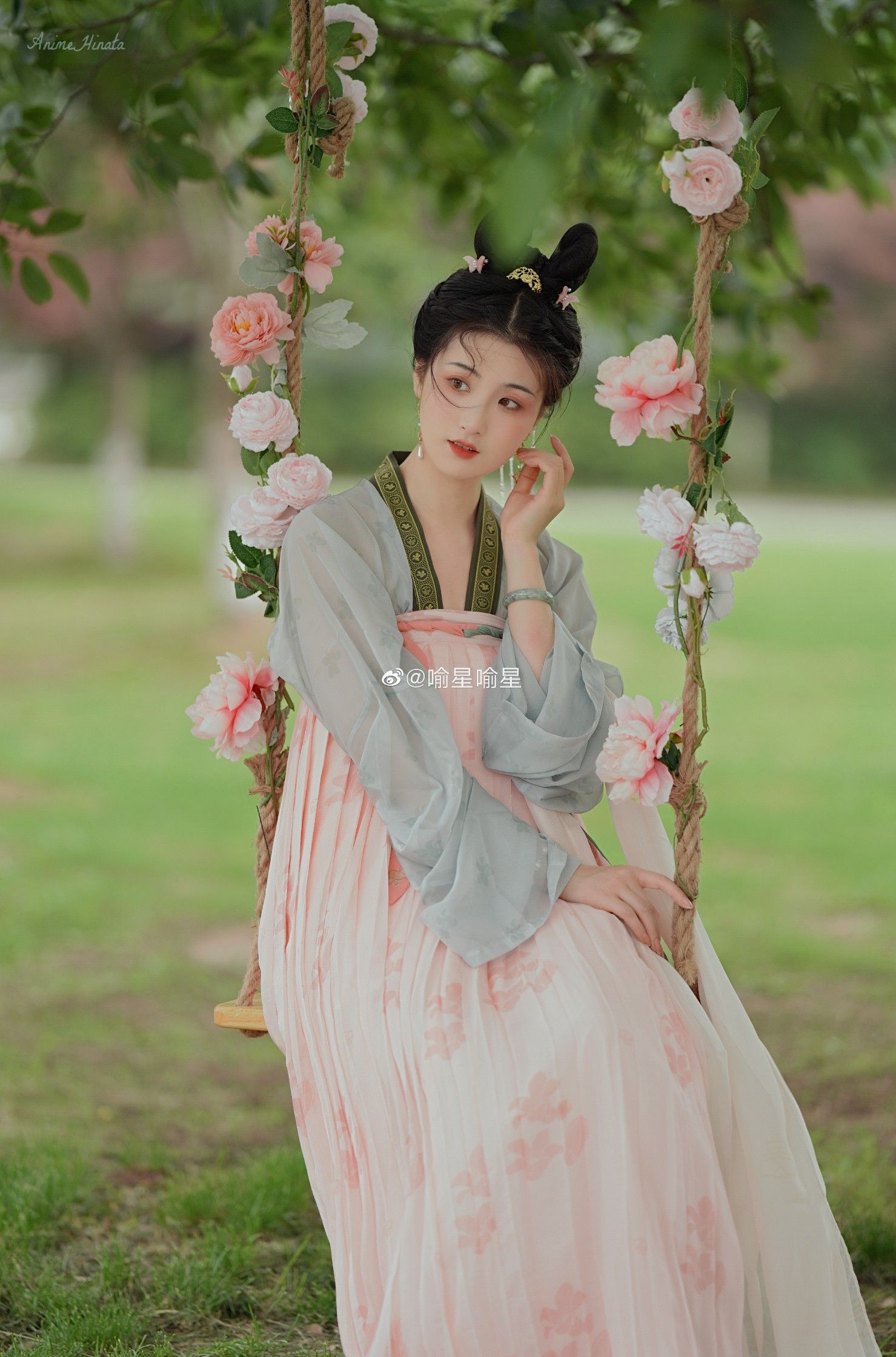 Reinventing the Qipao:A Subtle and Elegant Evolution