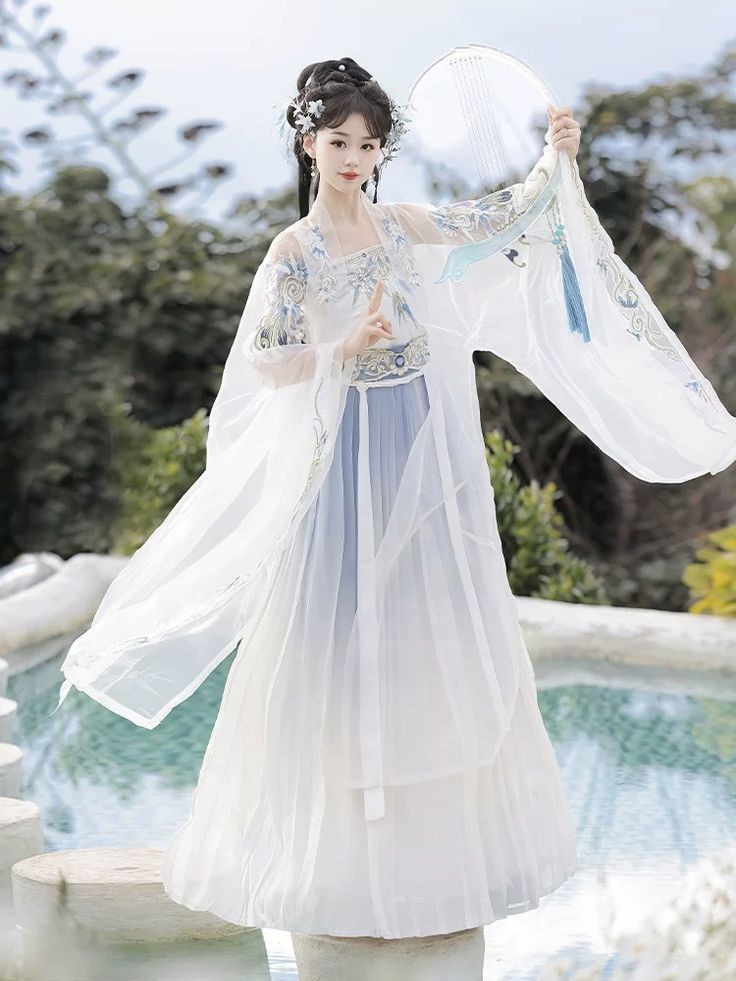 The Enchantment of Green Hanfu Costumes for Petite Women