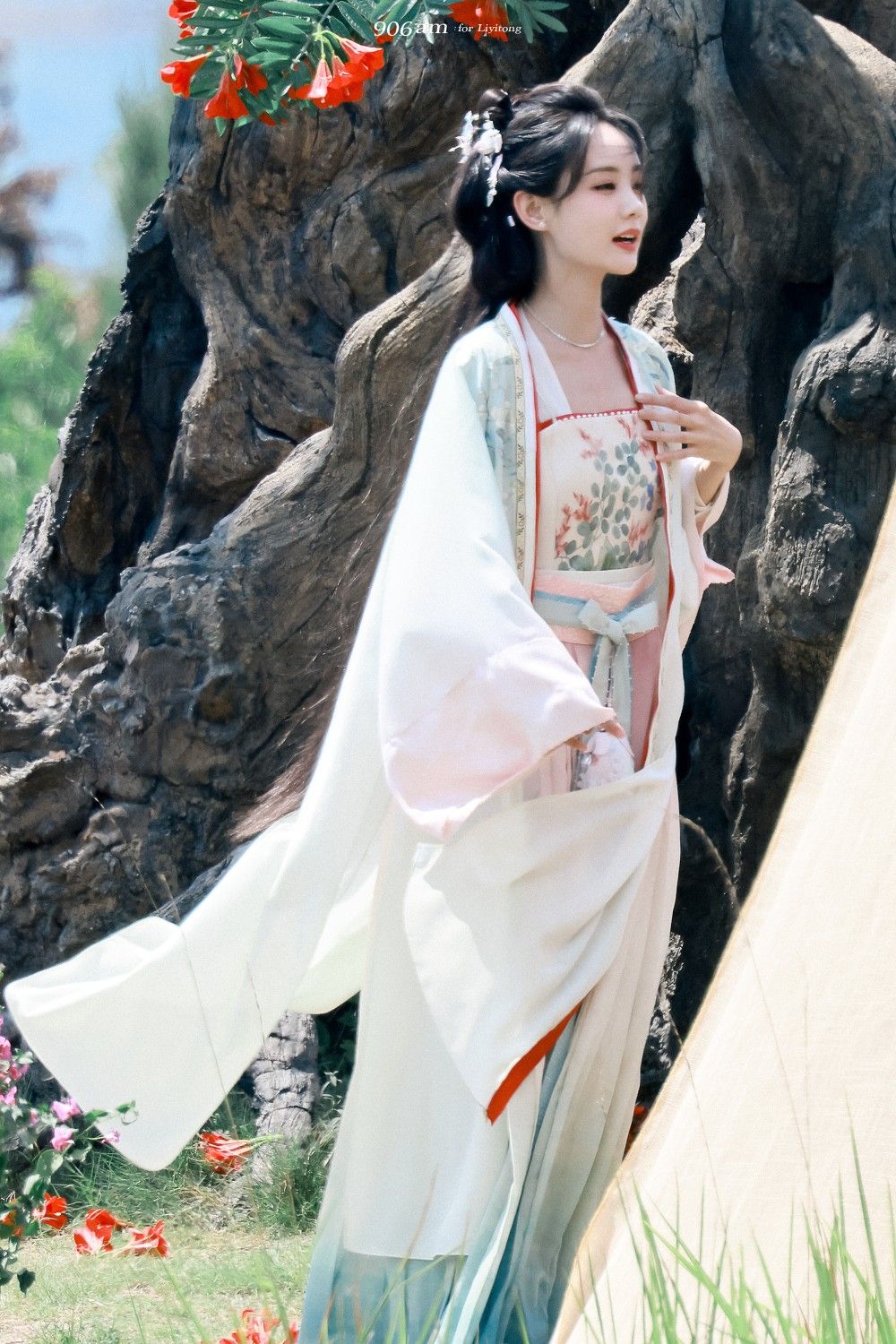 Elegance in Harmony:The Splendid Tapestry of Suzhou Silk Embroidery Cheongsam Elegance in Harmony:The Splendid Tapestry of Suzhou Silk Embroidery Cheongsam