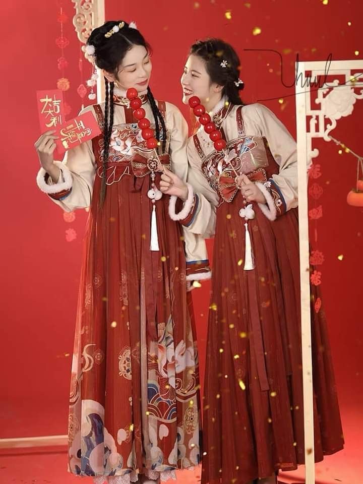 Cheongsam Women in Summer:The Allure of Traditional Chinese Fashion in the Republic Era
