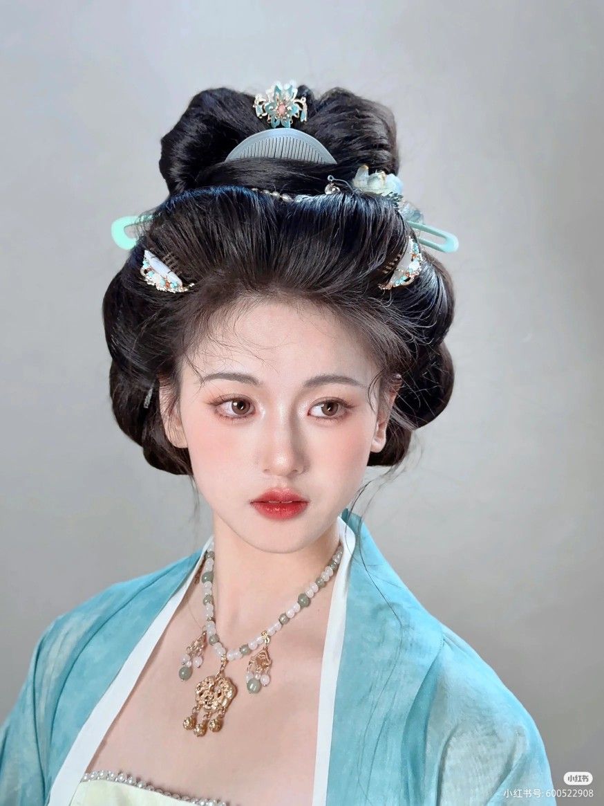 The Rise of Hanfu Style:Exploring the Beauty of Long-sleeved Dress The Rise of Hanfu Style:Exploring the Beauty of Long-sleeved Dress