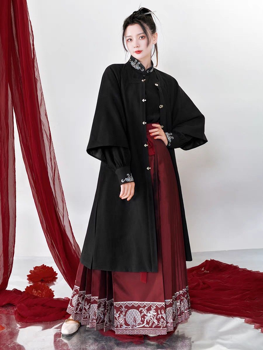 The Green Cheongsam of Tangshu Hanqi:A Symbol of Cultural Unity and Environmental Protection The Green Cheongsam of Tangshu Hanqi:A Symbol of Cultural Unity and Environmental Protection
