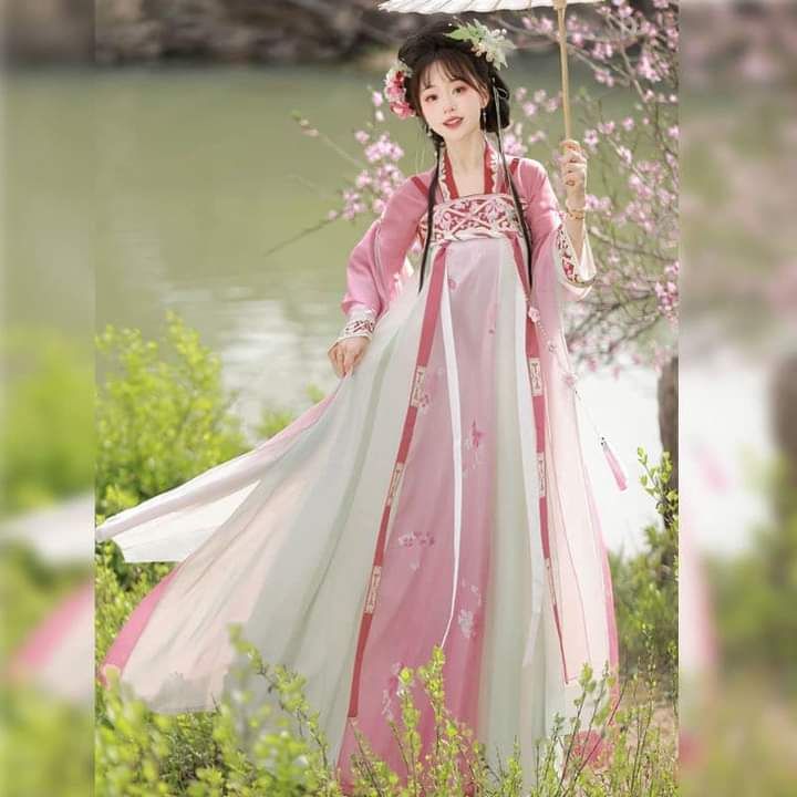 Embracing the Elegance of New Chinese Style Cheongsam in Winter