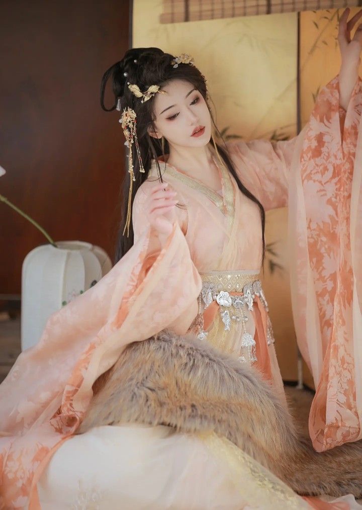 The Ascension of the Cheongsam:The Story of the Jie Jie Gao Sheng Qipao The Ascension of the Cheongsam:The Story of the Jie Jie Gao Sheng Qipao