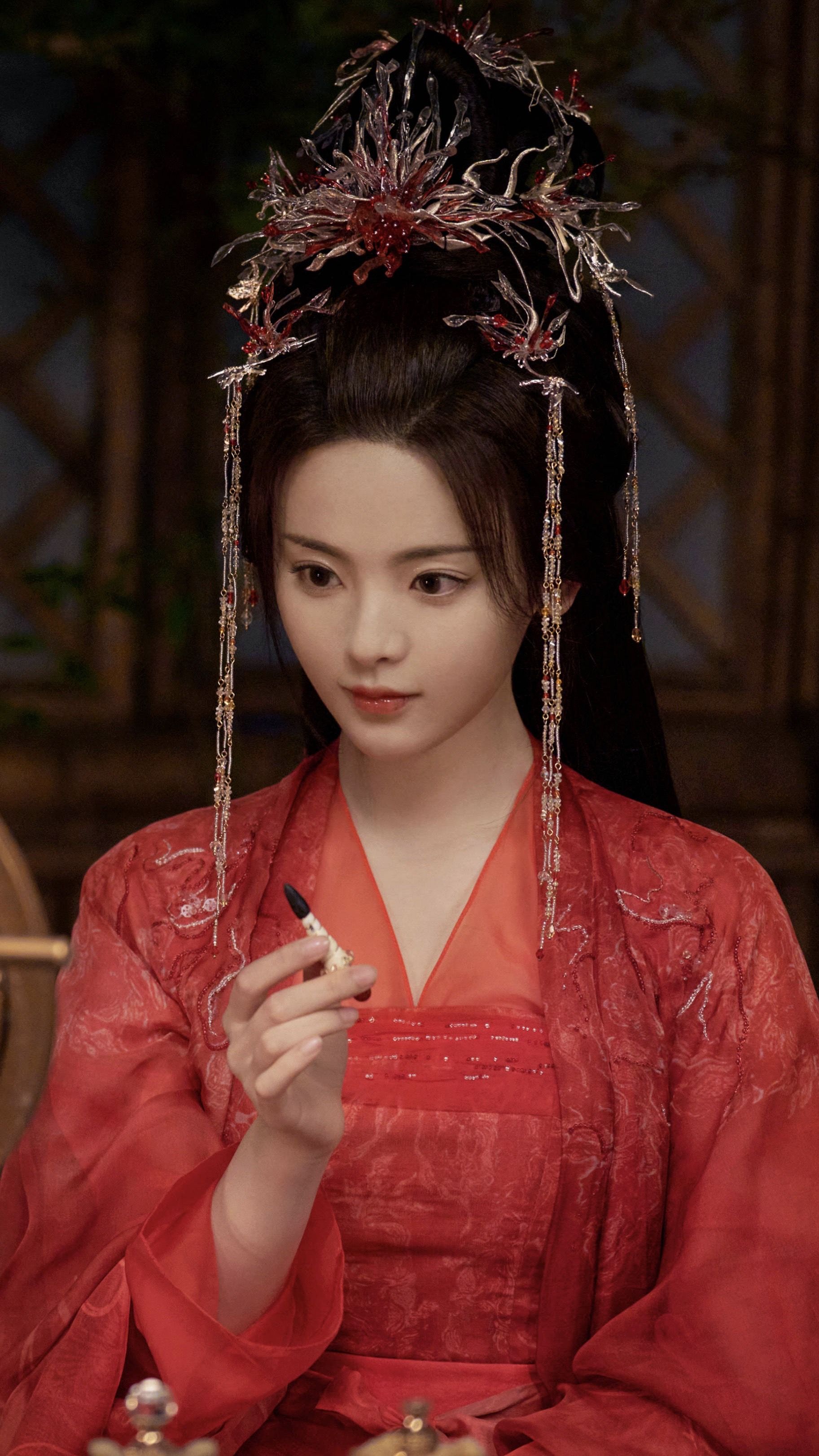 The Splendor of Hanfu Forehead Decorations:A Journey into Traditional Chinese Beauty