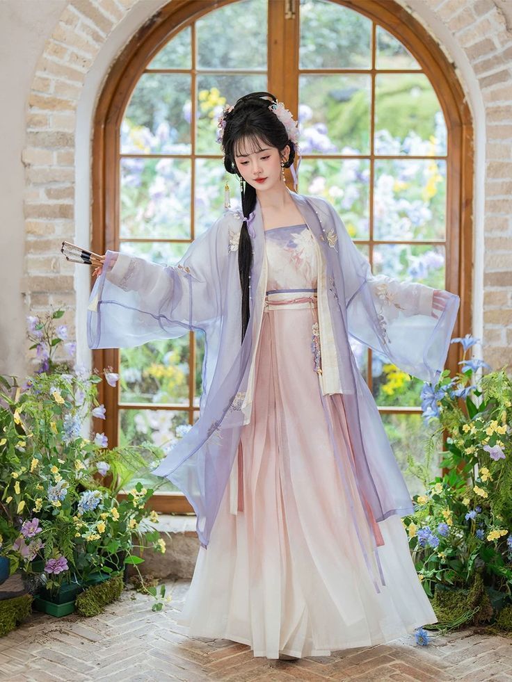 The Splendor of White Ancient Hanfu Costumes:A Journey into Traditional Chinese Elegance