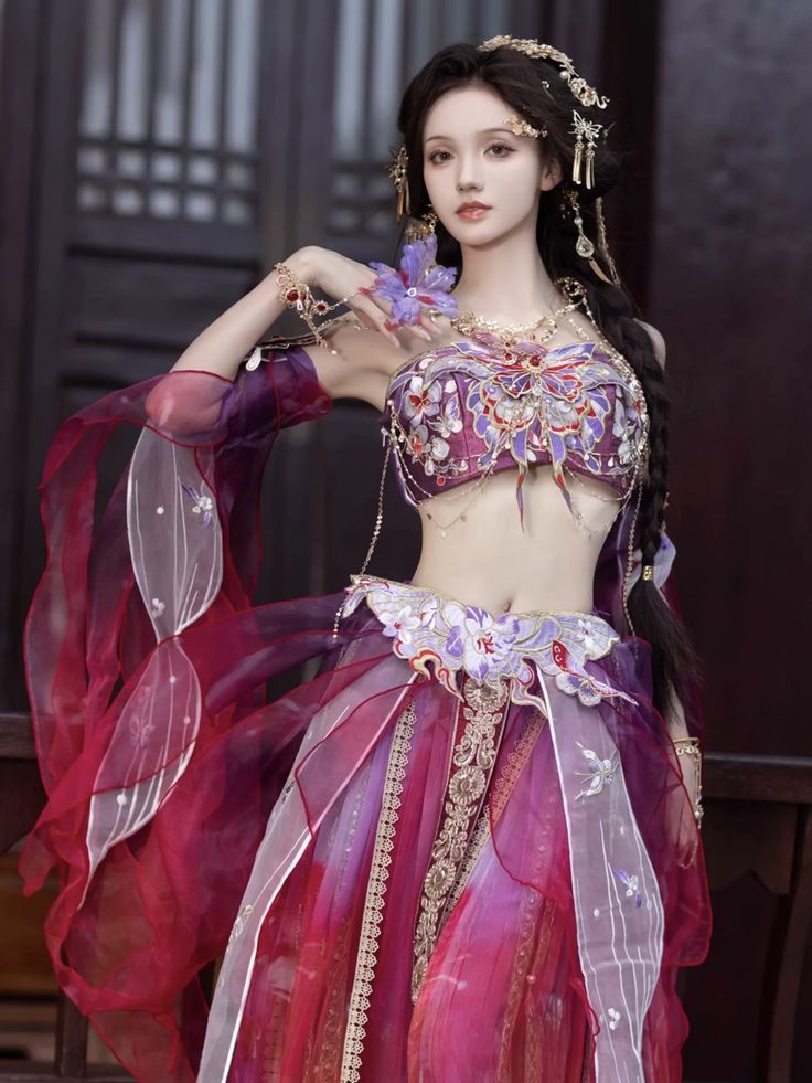 The Rise of the Youthful Tall Girl in Traditional Cheongsam Fashion