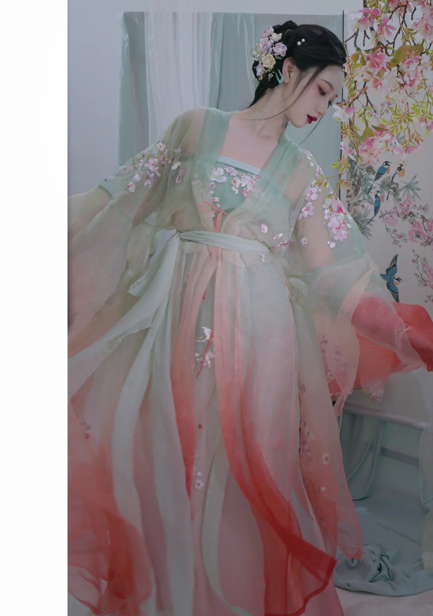 Starlight Dreams:The Journey of Original Hanfu Fashion Starlight Dreams:The Journey of Original Hanfu Fashion