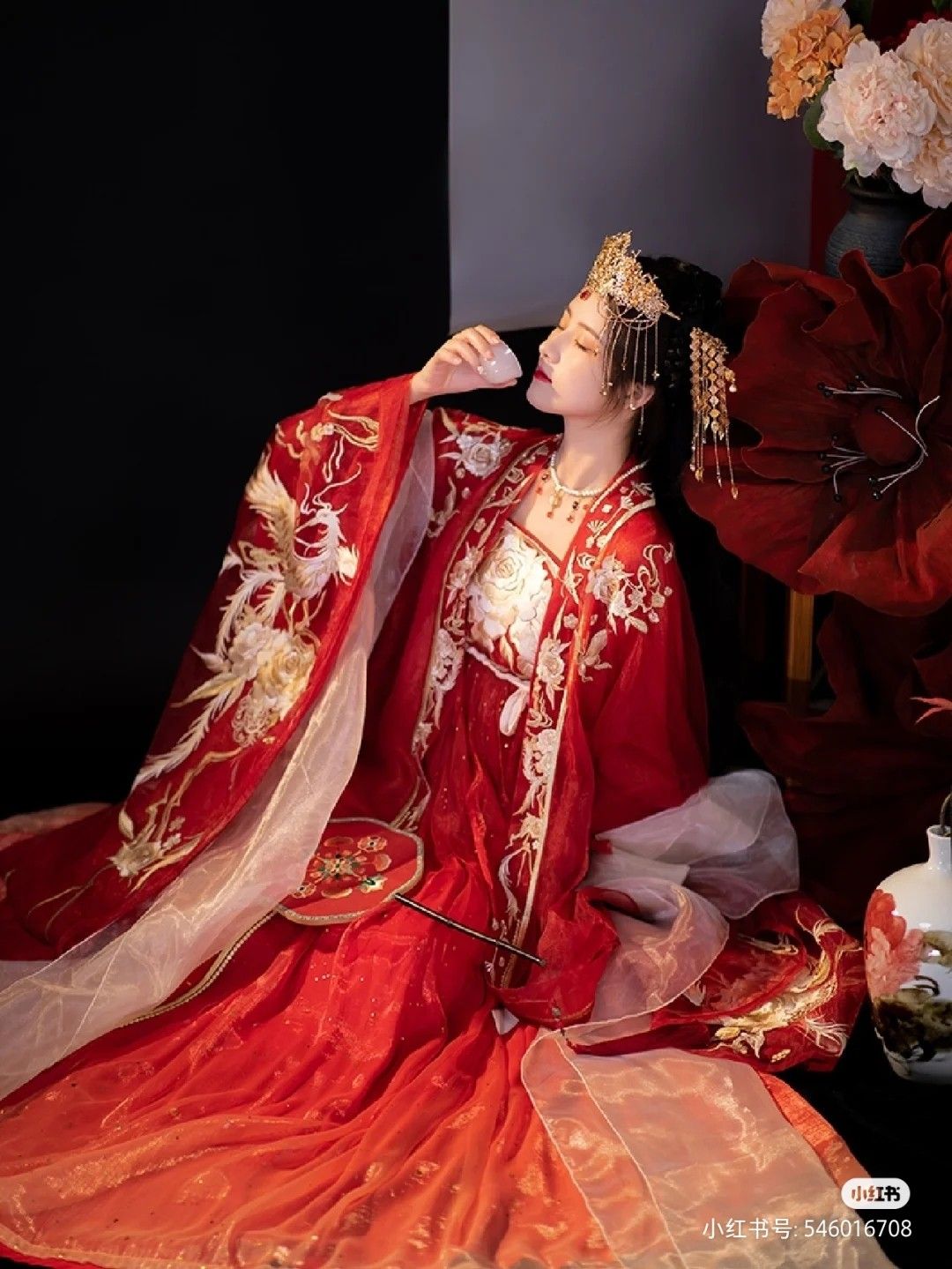 Neo-Chino Style:The Evolution of Qipao with Reverse-Large Sleeves