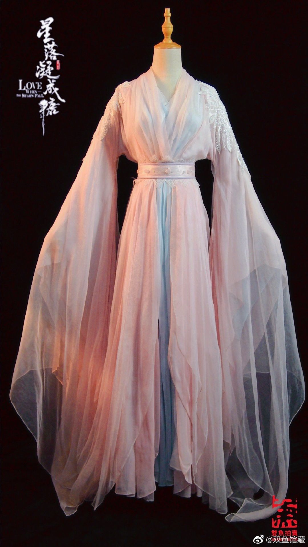 The Closure of Hanfu:A Reflection on Traditional Chinese Fashion The Closure of Hanfu:A Reflection on Traditional Chinese Fashion