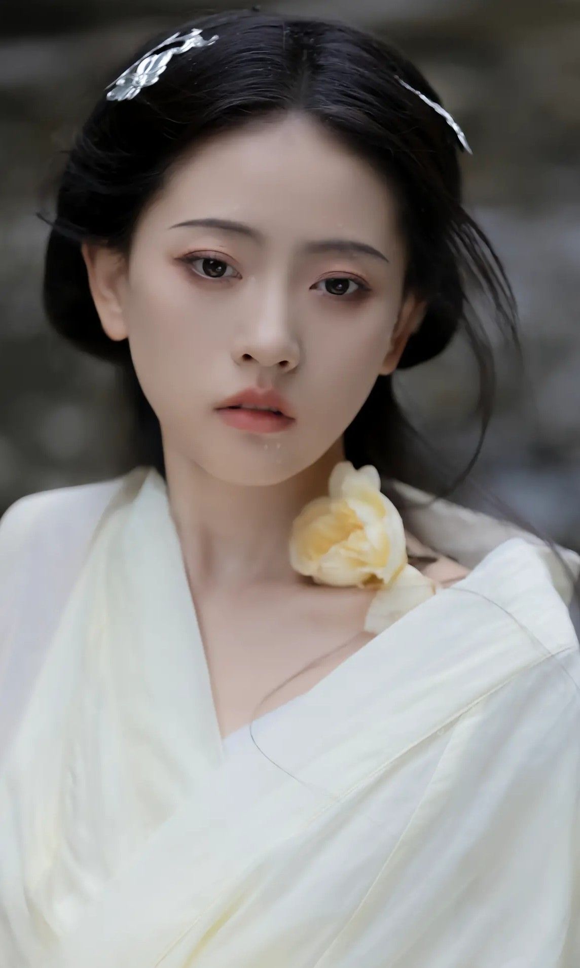 Embroidery and Cut-Out Cheongsam:A Journey into the Artistic World of Chinese Traditional Clothing Embroidery and Cut-Out Cheongsam:A Journey into the Artistic World of Chinese Traditional Clothing