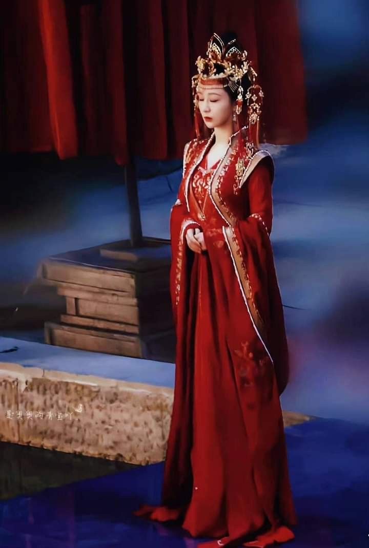 The Green Hanfu Child:Embracing Traditional Chinese Culture in a Vibrant Hue