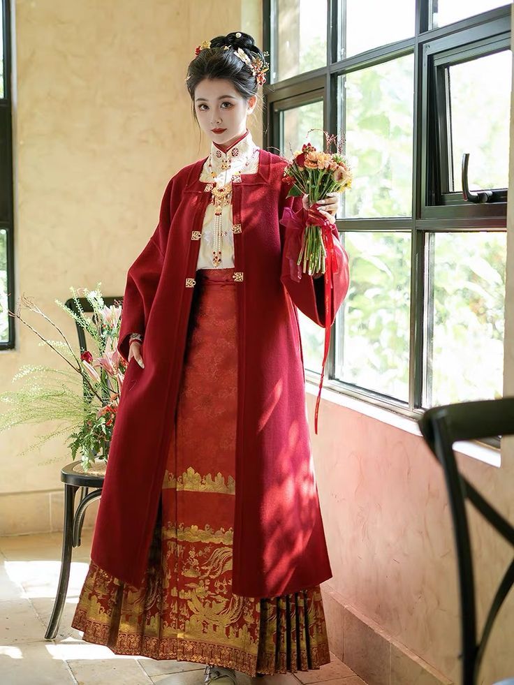 The Vibrant Charm of Green-Yellow Cheongsam:A Cultural Icon of Chinese Traditional Fashion The Vibrant Charm of Green-Yellow Cheongsam:A Cultural Icon of Chinese Traditional Fashion
