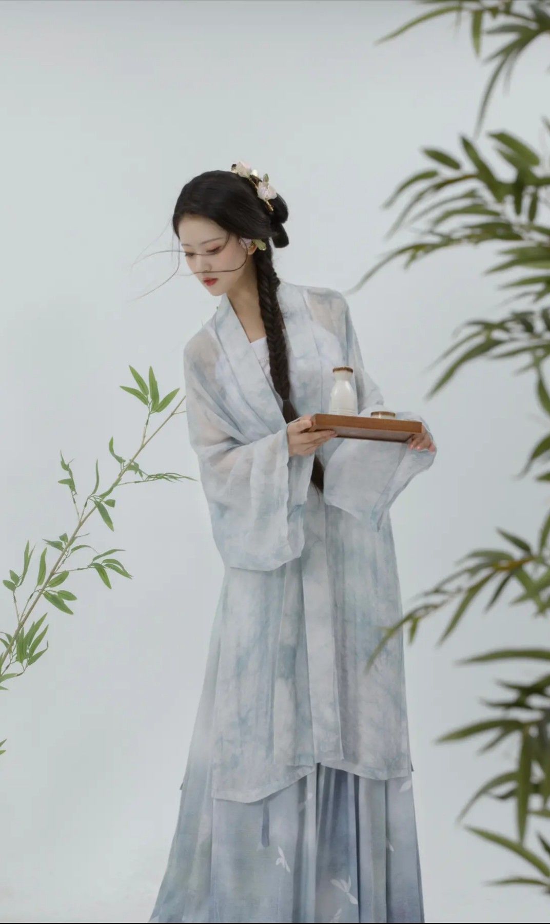 The Splendor of the Phoenix Crown and Bridal Robe:A Journey into the World of Hanfu The Splendor of the Phoenix Crown and Bridal Robe:A Journey into the World of Hanfu