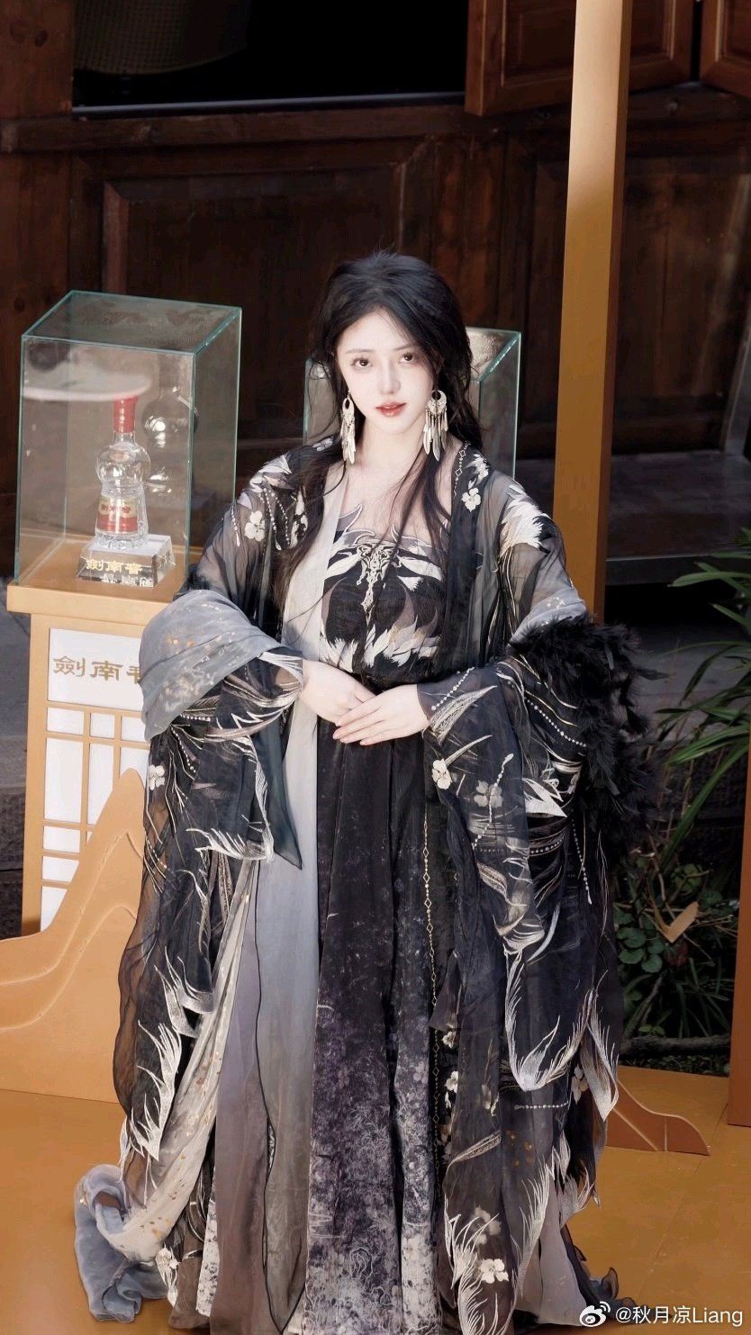 Summer-Light Hanfu Costumes for Girls:The Song Dynasty Style Summer-Light Hanfu Costumes for Girls:The Song Dynasty Style