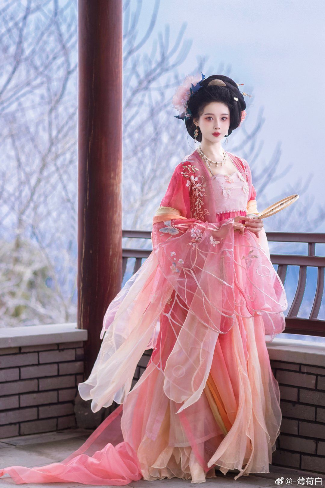 The Performance of Guzheng with Horseface Skirt:A Blend of Tradition and Elegance The Performance of Guzheng with Horseface Skirt:A Blend of Tradition and Elegance