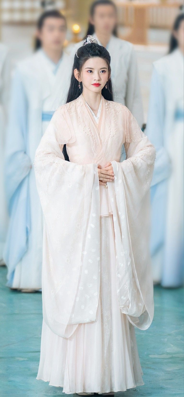 White Half-Body Cheongsam:A Cultural Icon of Elegance and Tradition