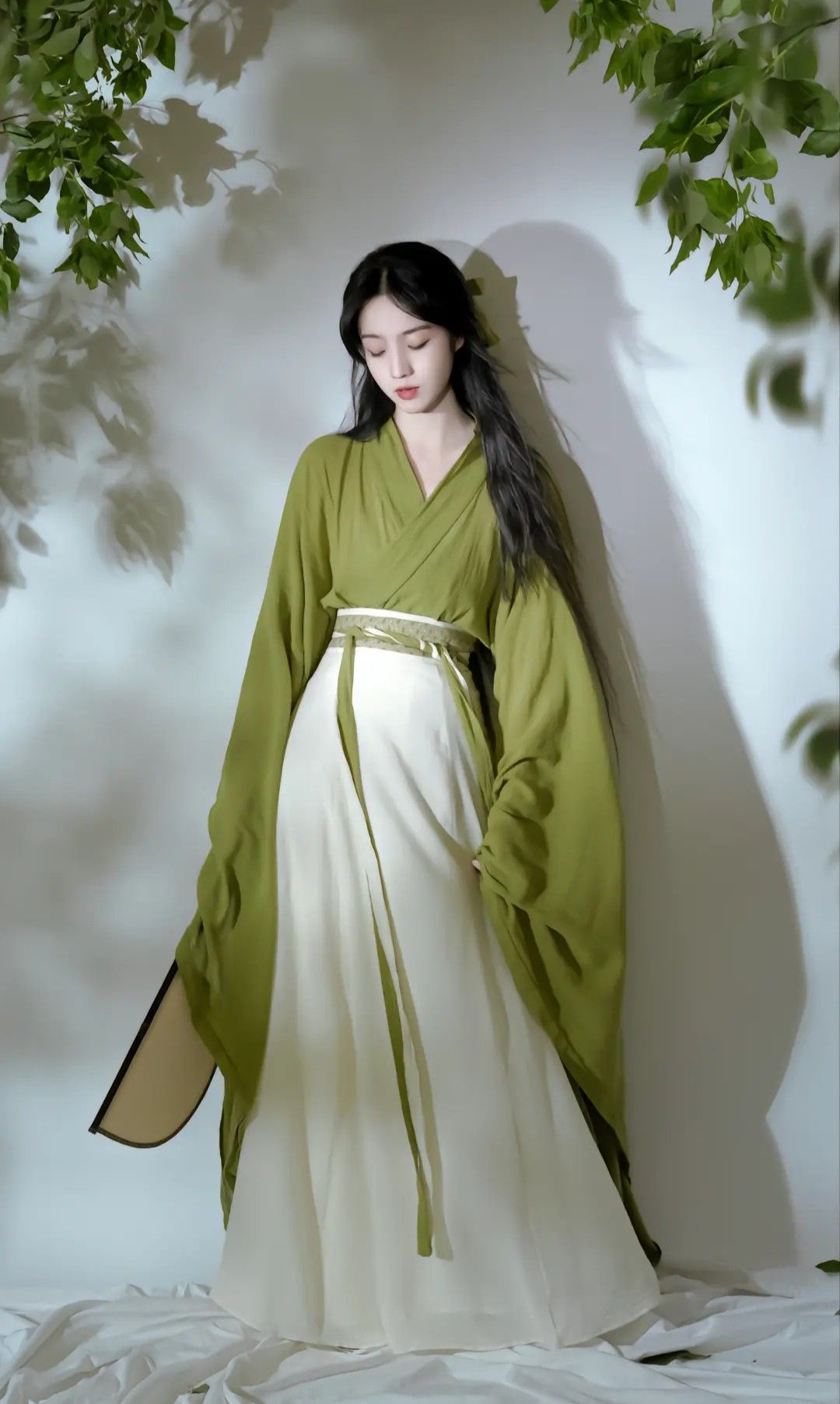 The Little Girl in Traditional Chinese Cheongsam A Glimpse of National Style Fashion The Little Girl in Traditional Chinese Cheongsam A Glimpse of National Style Fashion