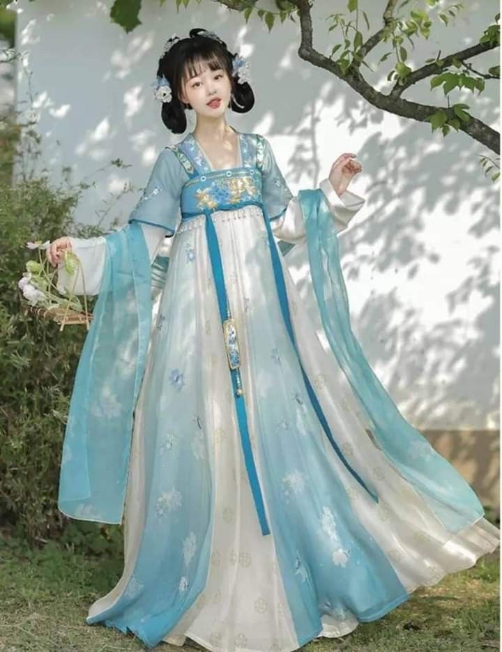 Vintage Cheongsam:Embracing the Retro Charm in Summer Vintage Cheongsam:Embracing the Retro Charm in Summer