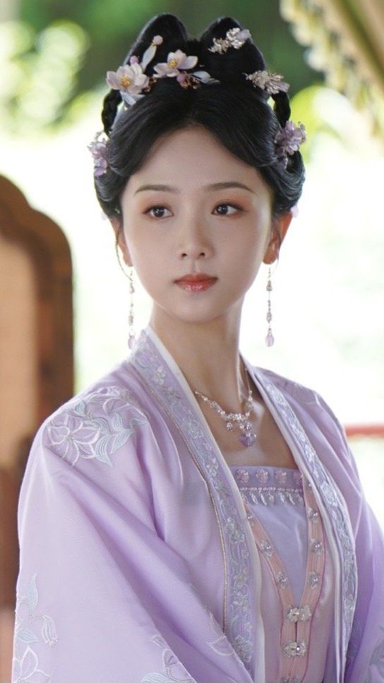The Journey of a High School Girl:Embracing the Traditional Beauty in Hanfu The Journey of a High School Girl:Embracing the Traditional Beauty in Hanfu