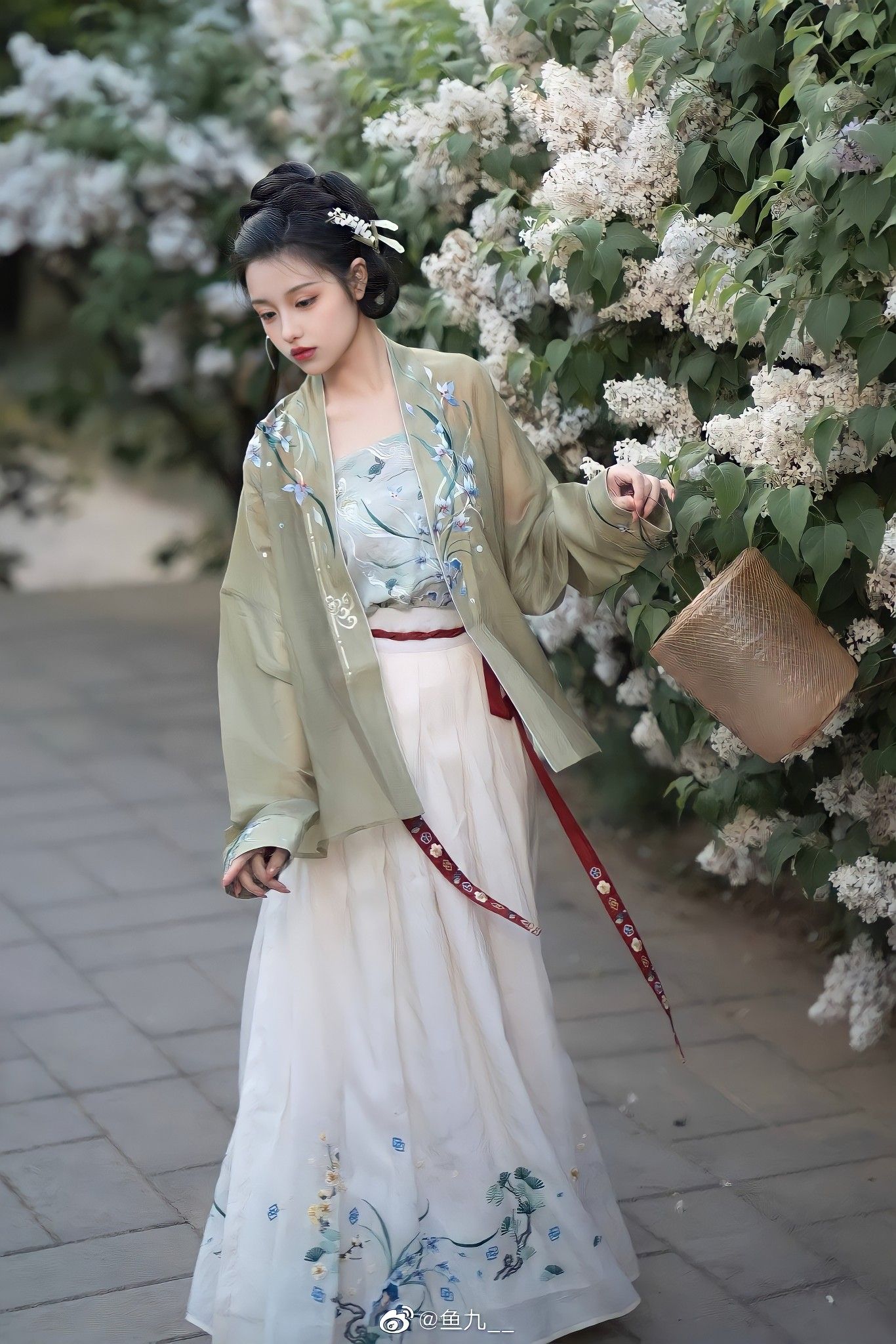 The Little Girl in a Cheongsam:A Cultural Journey at Age 4