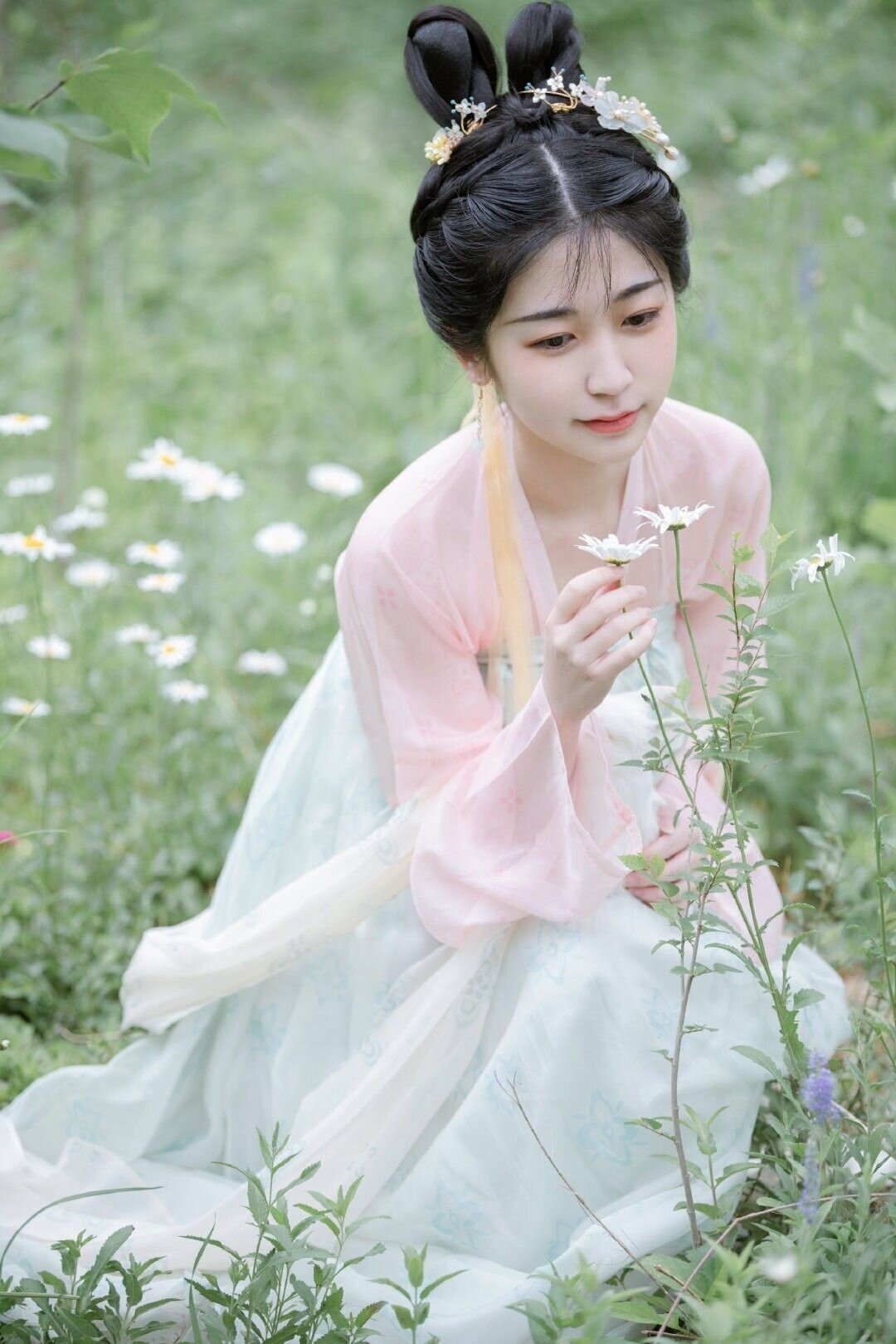 The Evolution of Traditional Chinese Clothing:Daoist Robes and Hanfu The Evolution of Traditional Chinese Clothing:Daoist Robes and Hanfu